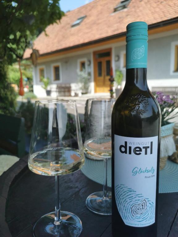 Nápoje v ubytování Weingut Dietl