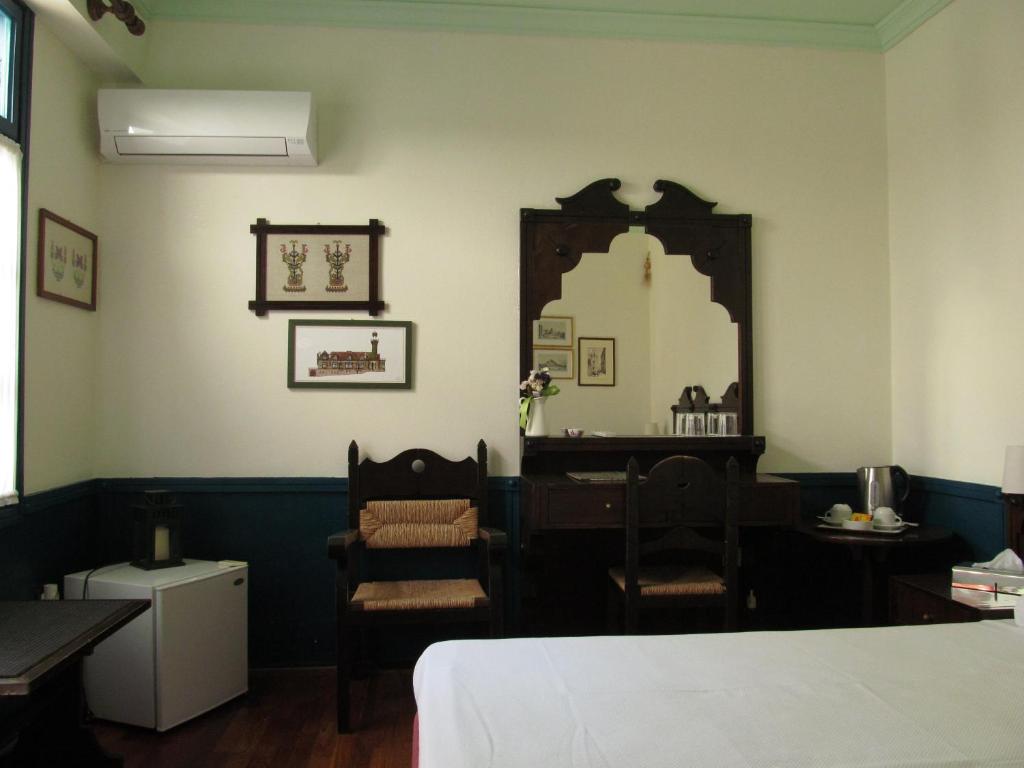 Un pat sau paturi într-o cameră la Hotel Aliki