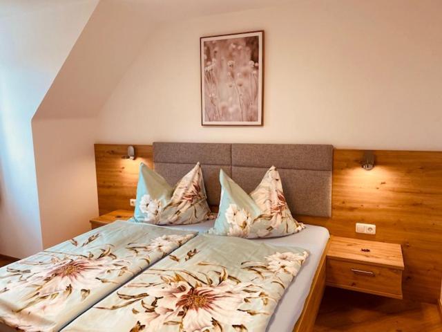 Postel nebo postele na pokoji v ubytování Almtalhotel Appartements in Pettenbach