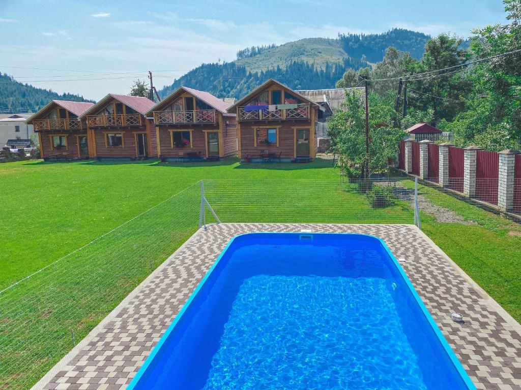 Bazén v ubytování Eco Centr Zrub nebo v jeho okolí