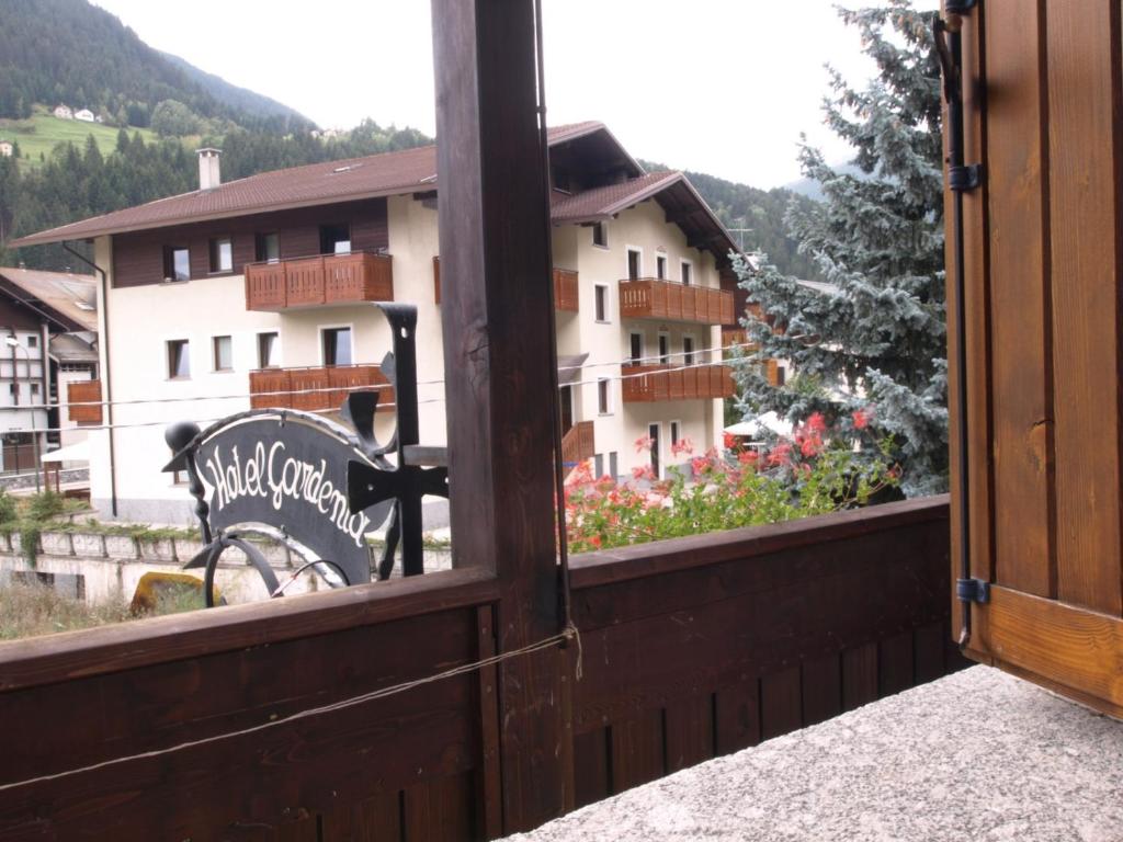 Nespecifikovaný výhled na hory nebo výhled na hory při pohledu z hotelu