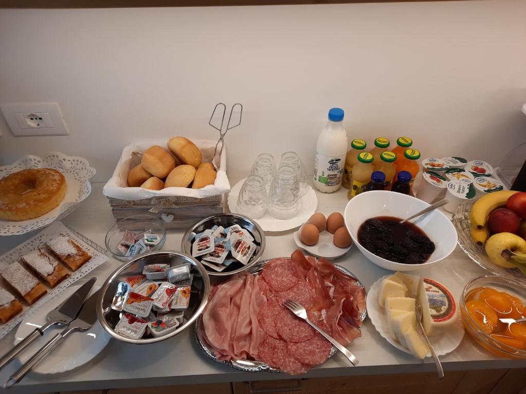Jedlo v ubytovaní bed & breakfast alebo blízkom okolí