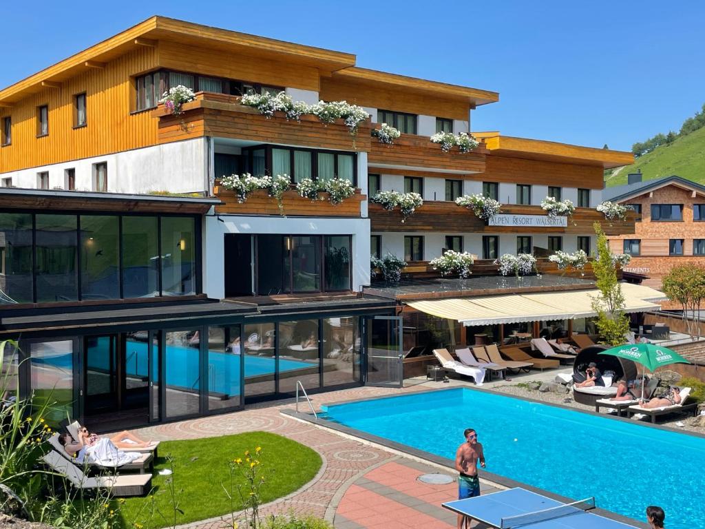 Bazén v ubytování Alpenresort Walsertal nebo v jeho okolí