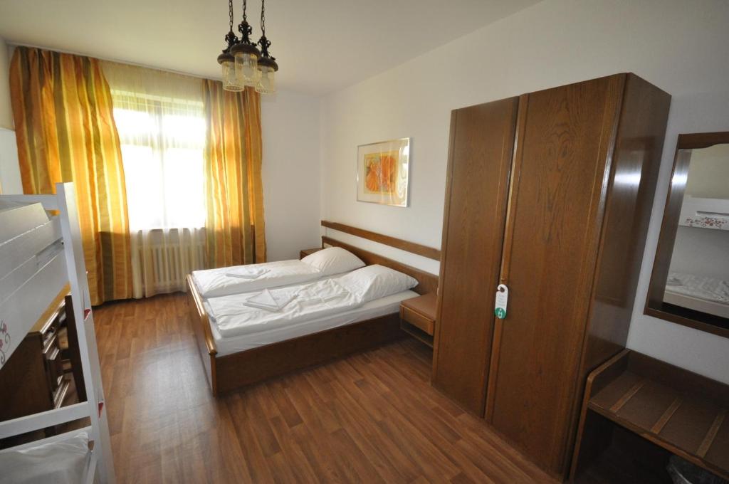 Postel nebo postele na pokoji v ubytování Hotel & Hostel Drei Bären