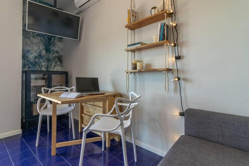 Telewizja i/lub zestaw kina domowego w obiekcie Blue Lodge Lerici
