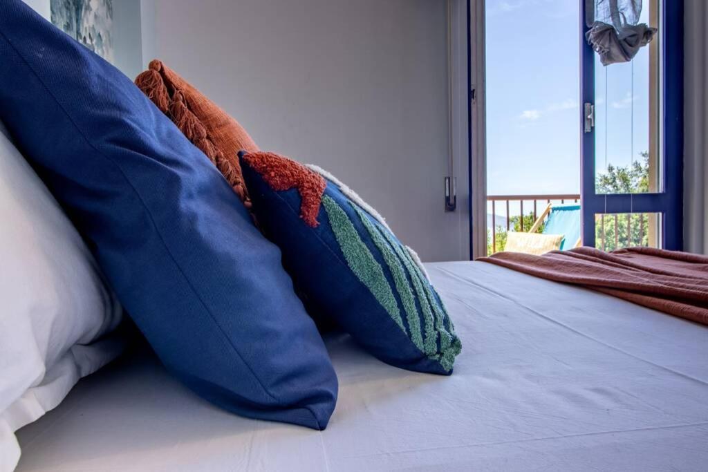 Łóżko lub łóżka w pokoju w obiekcie Blue Lodge Lerici