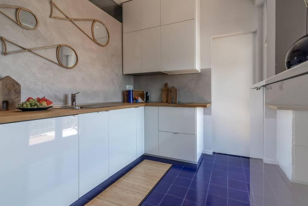 Kuchnia lub aneks kuchenny w obiekcie Blue Lodge Lerici