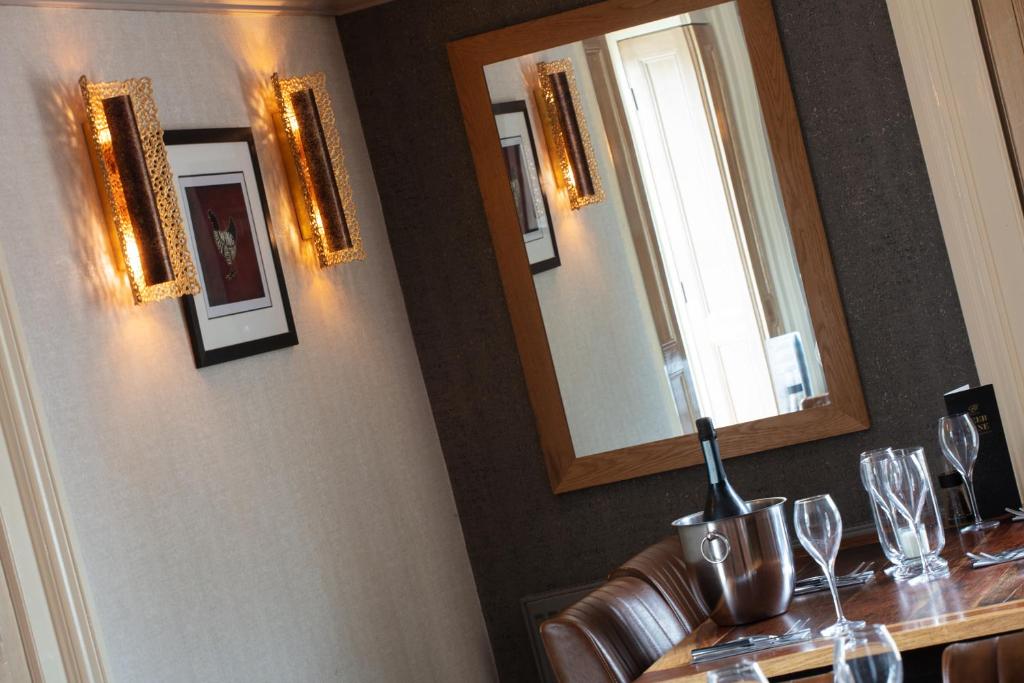 Broom Hall Inn - Resim 17