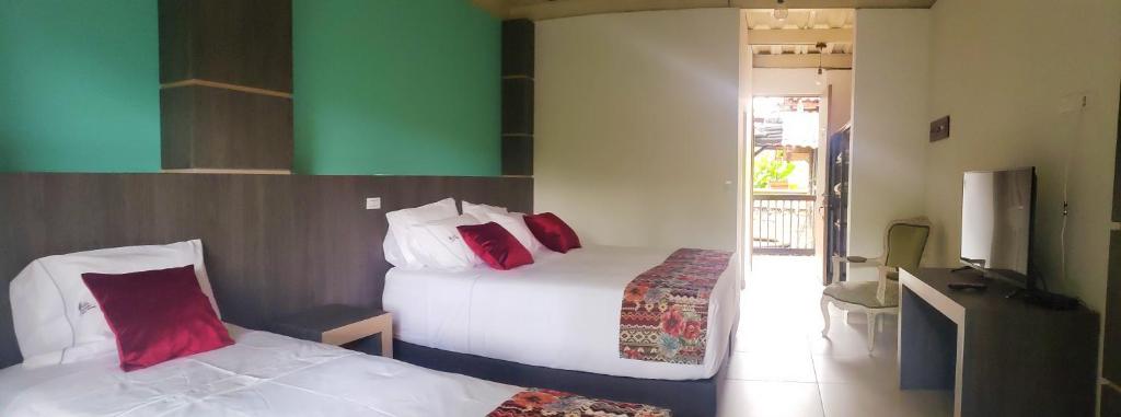 TV a/nebo společenská místnost v ubytování Villa Juana Hotel