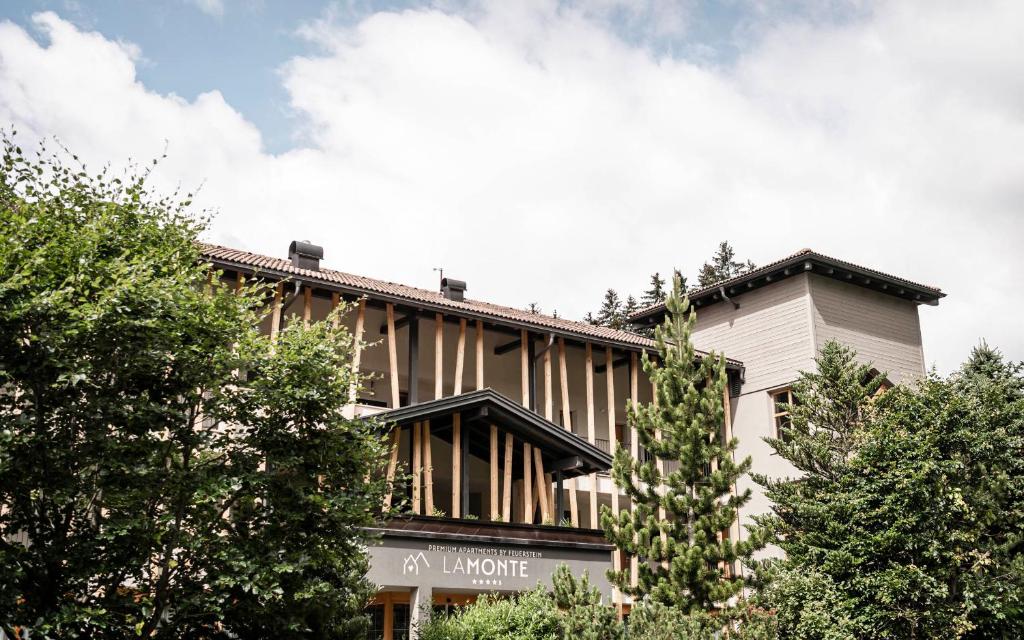 Budynek, w którym mieści się aparthotel