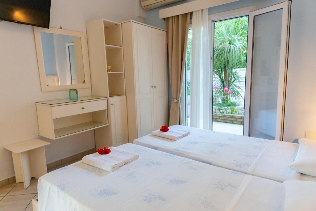Postel nebo postele na pokoji v ubytování Angelina Apartments