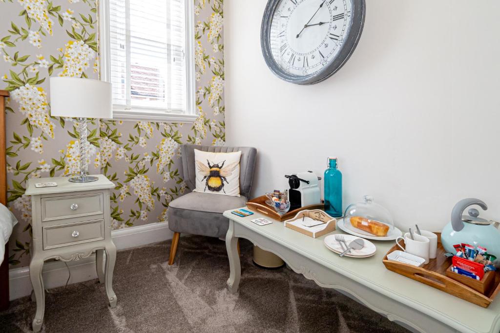 Merlstead House - King Room With Sea View