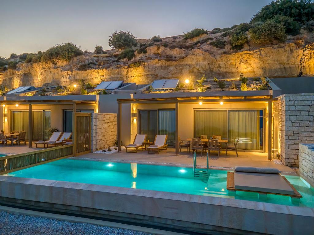Bazén v ubytování Salvia Luxury Collection Suites nebo v jeho okolí