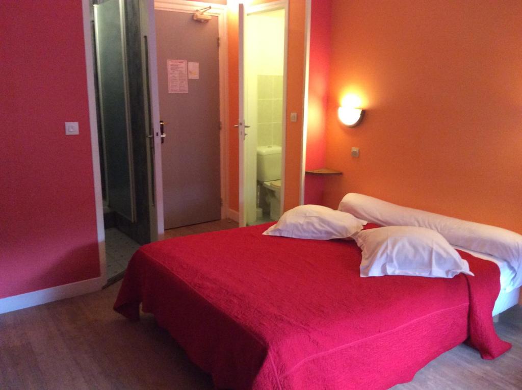 Postel nebo postele na pokoji v ubytování Hotel du Cygne