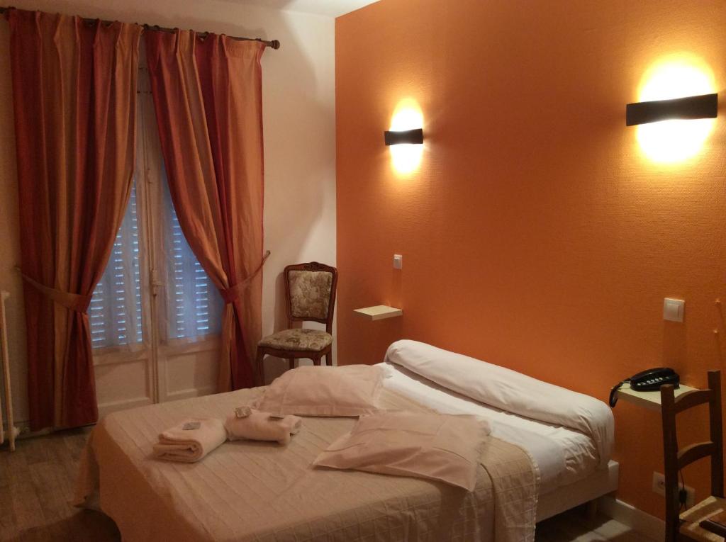 Postel nebo postele na pokoji v ubytování Hotel du Cygne