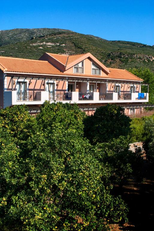 Nespecifikovaný výhled na hory nebo výhled na hory při pohledu z hotelu