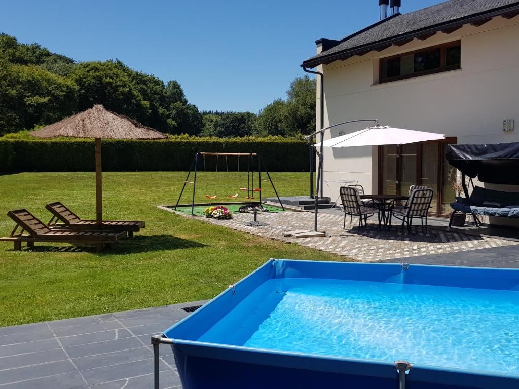 Bazén v ubytování CaLi casa Rural nebo v jeho okolí
