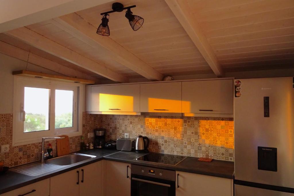 Kuchyň nebo kuchyňský kout v ubytování Vasiliki Residence