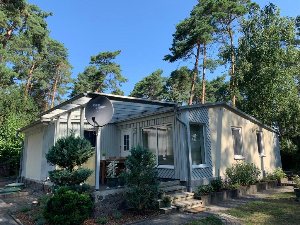 una casita en el bosque en Waldidyll, en Plötzky