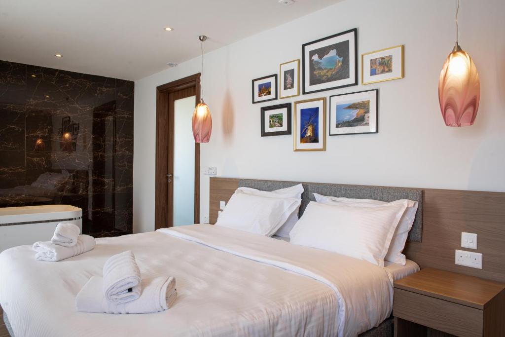 Bliss Boutique Living - Deluxe Double Room With Balcony