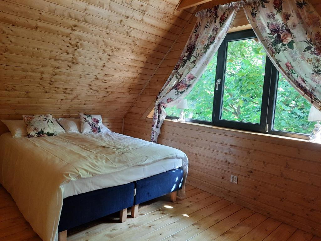 En eller flere senge i et værelse på Osada Międzywodzie