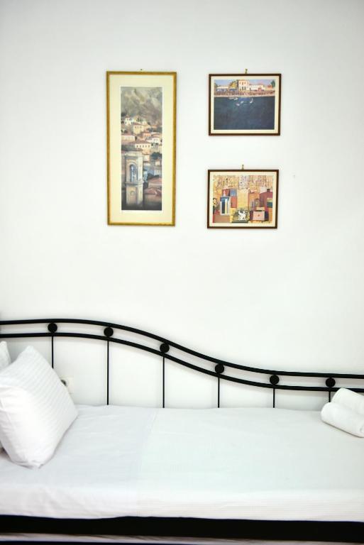 Postel nebo postele na pokoji v ubytování Arco I/ Downtown Rustic Apartment/4 min from port