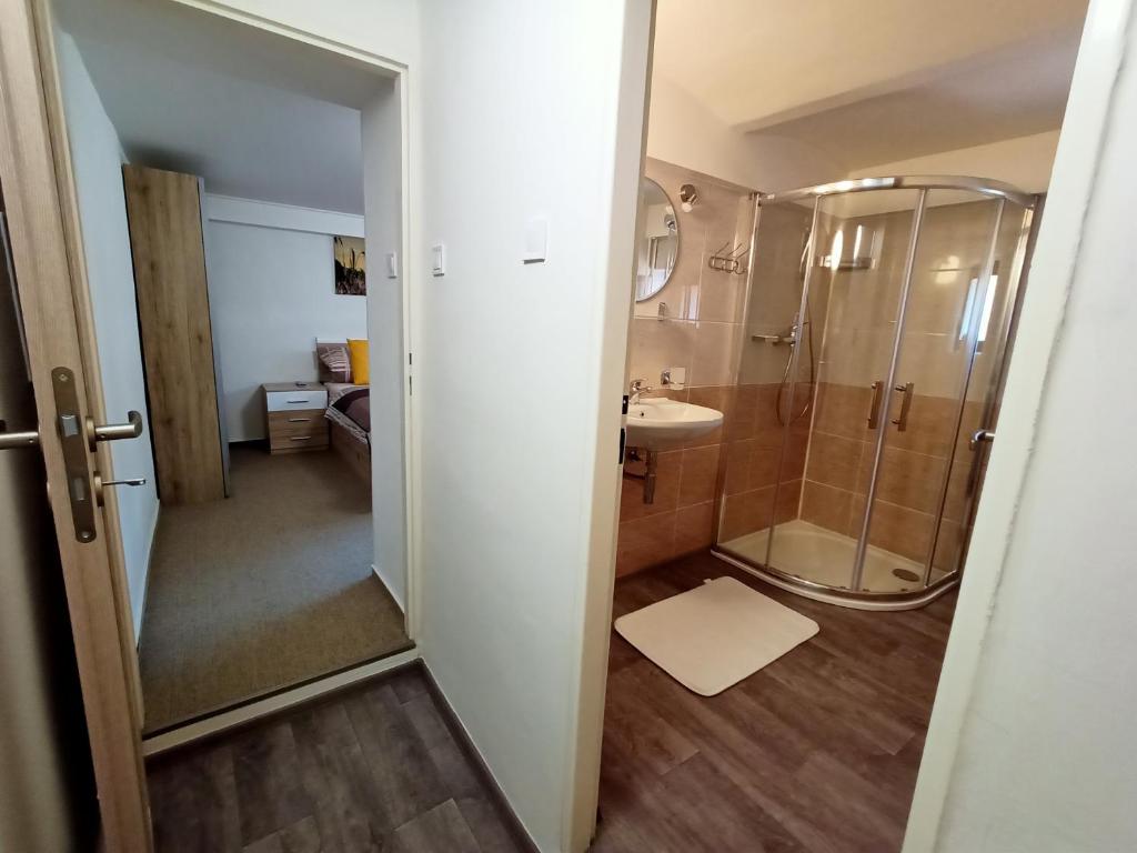 Koupelna v ubytování Apartmany Železná Ruda