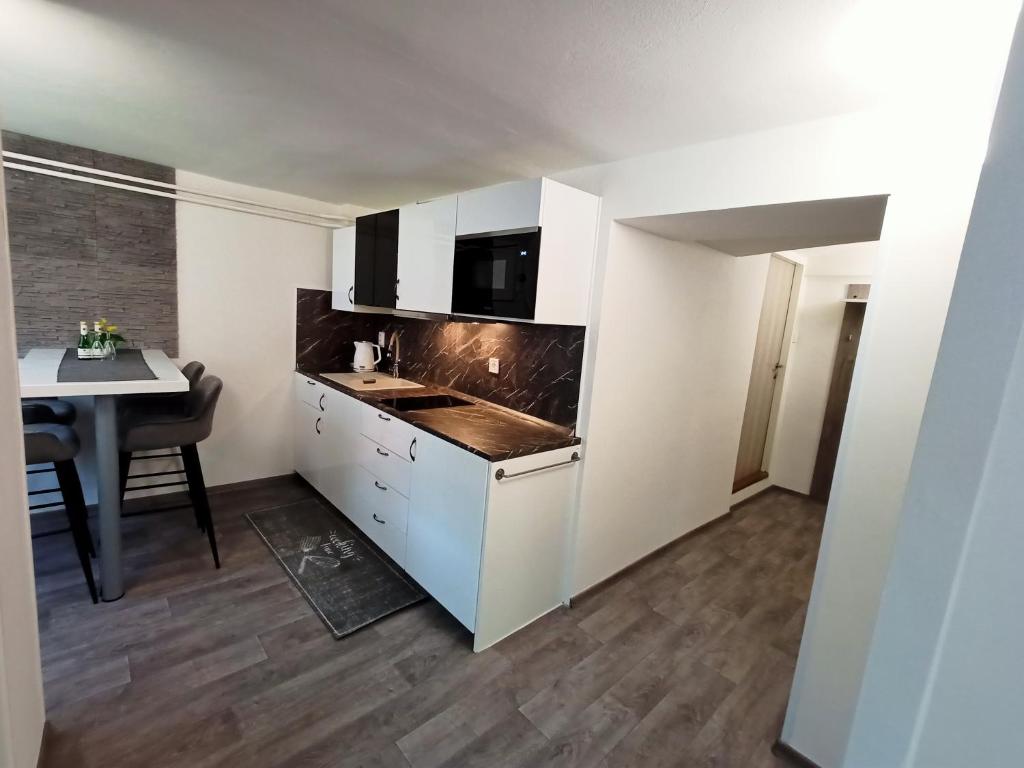 Kuchyň nebo kuchyňský kout v ubytování Apartmany Železná Ruda