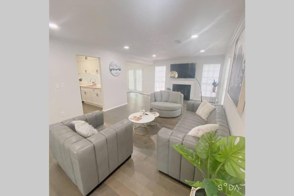 Trendy Renovated House/ Get Away to Downtown Norcross - Housity