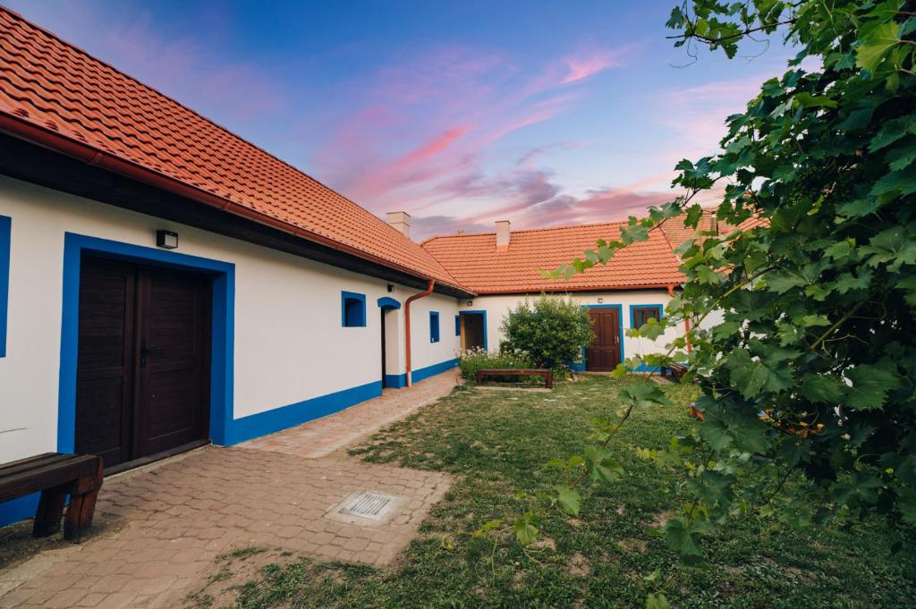Budova, kde se prázdninový dům nachází