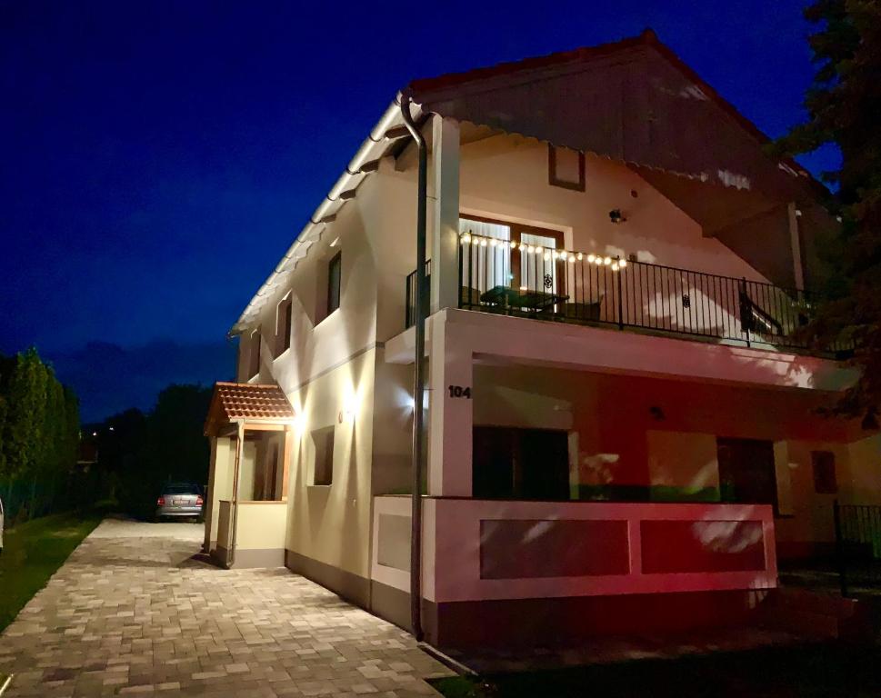 Budova, v ktorej sa apartmán nachádza