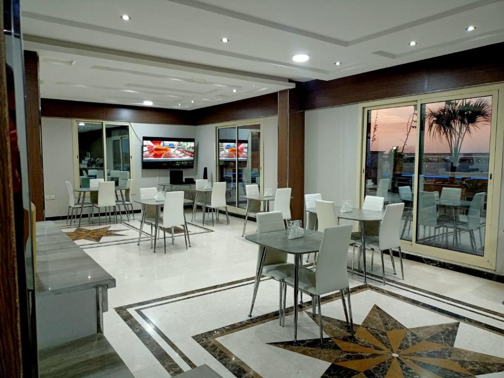 TV a/nebo společenská místnost v ubytování RAK Hotel Apartments