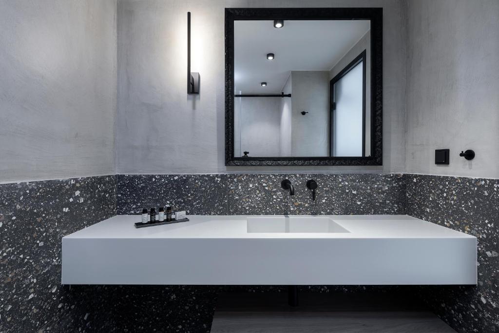 The Athenians Art Apartments - Квартира С Террасой