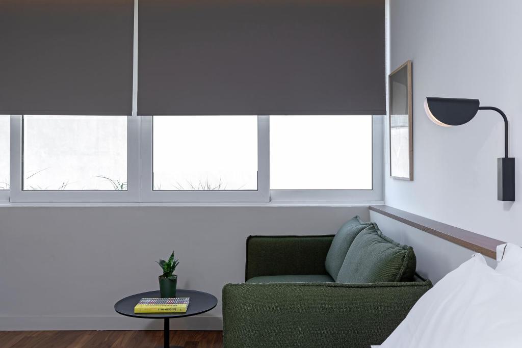 The Athenians Art Apartments - Студия 