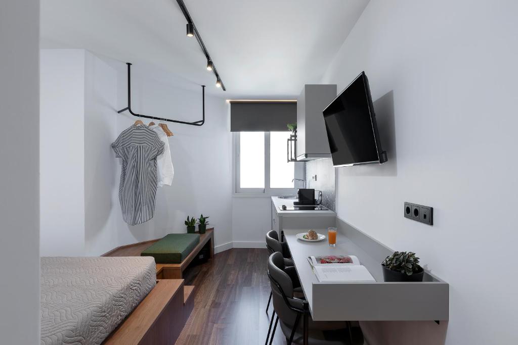 The Athenians Art Apartments - Студия Делакс