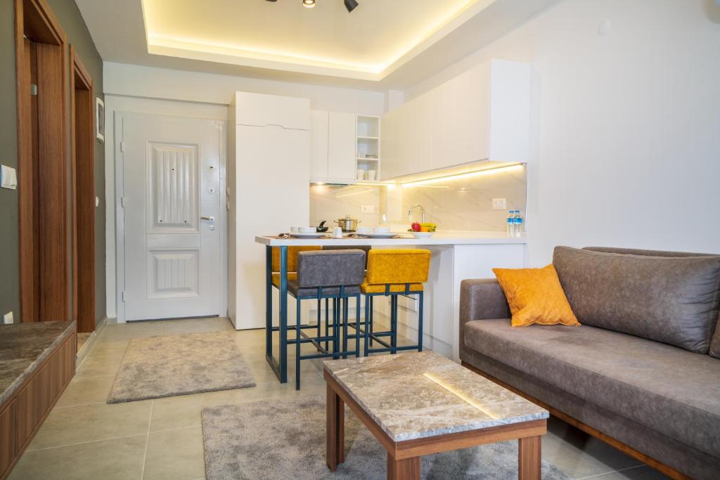 Midpoint Suites - Apartment