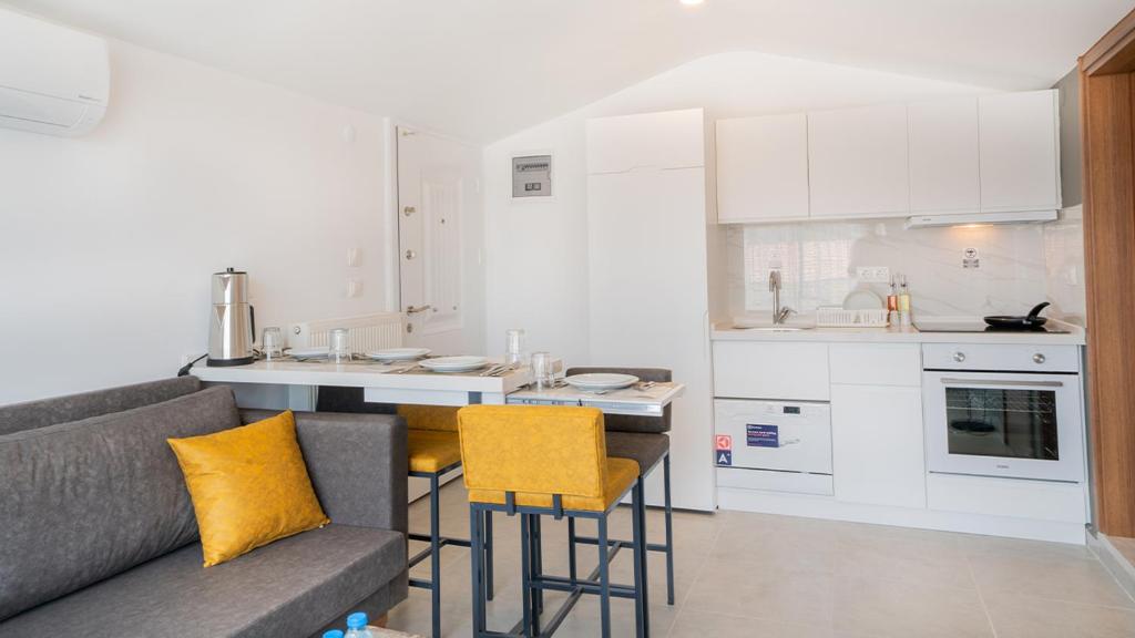 Midpoint Suites - Apartment