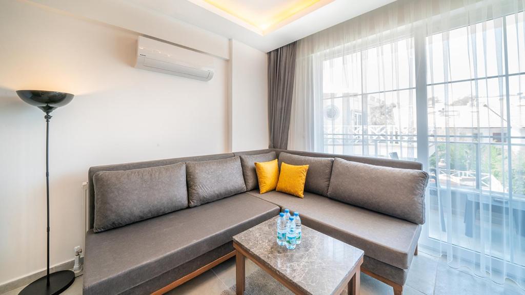 Midpoint Suites - Apartment