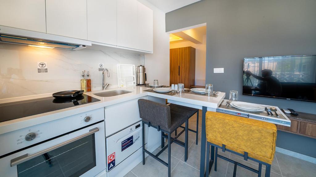 Midpoint Suites - Apartment