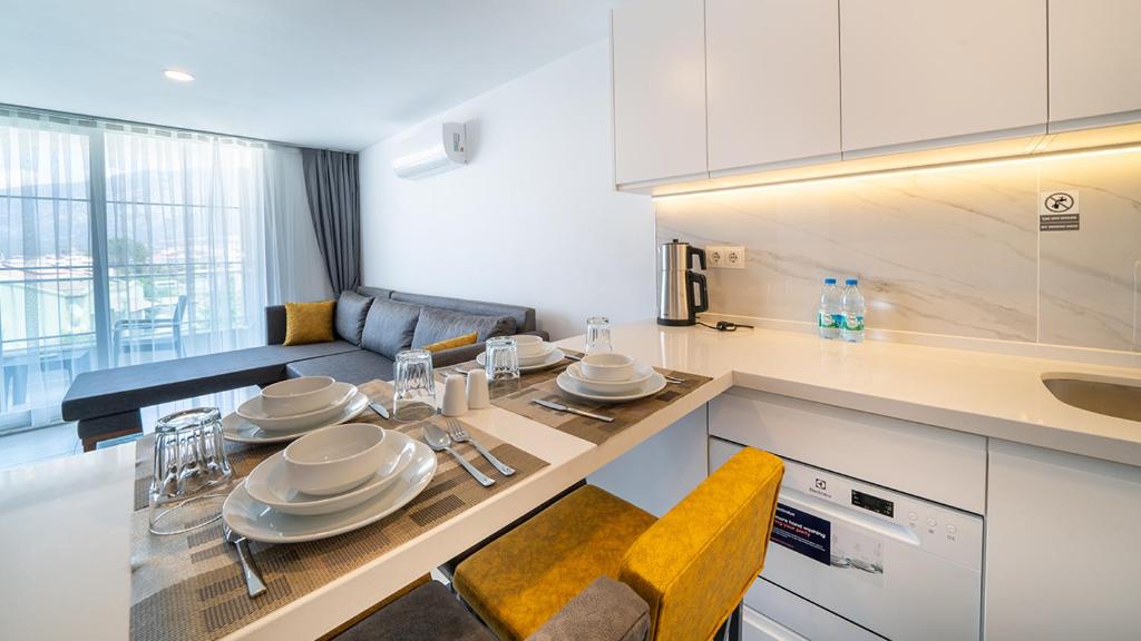 Midpoint Suites - Apartment