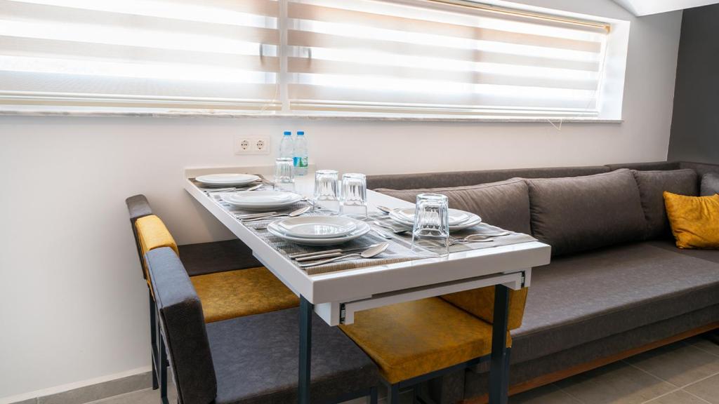 Midpoint Suites - Apartment