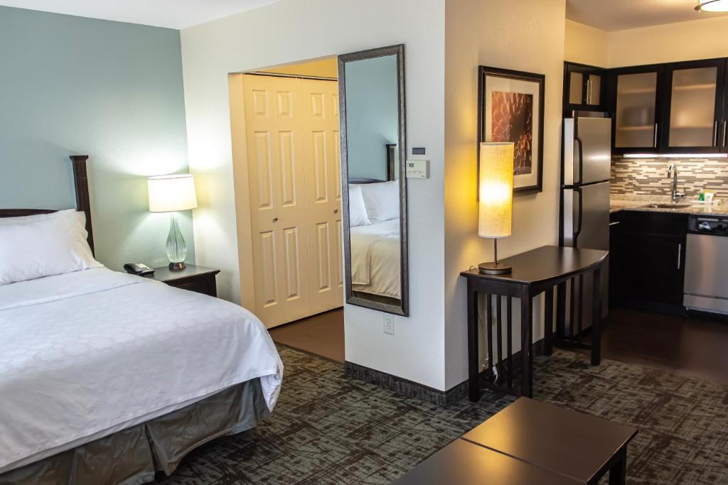 Staybridge Suites Minot by IHG - 大号床间 - 听力无障碍 - 禁烟