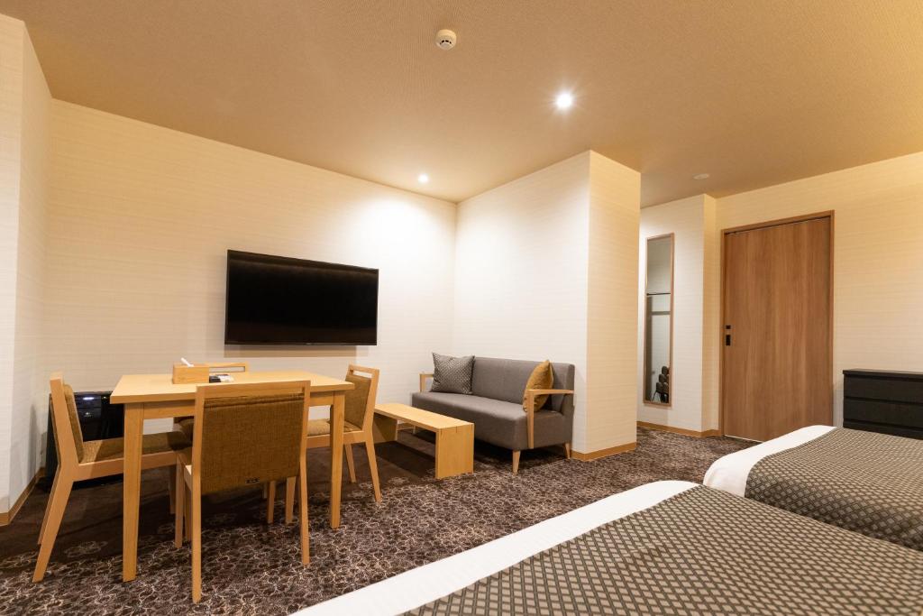 TV a/nebo společenská místnost v ubytování Chiyokura HOTEL SHUKU Nagoya