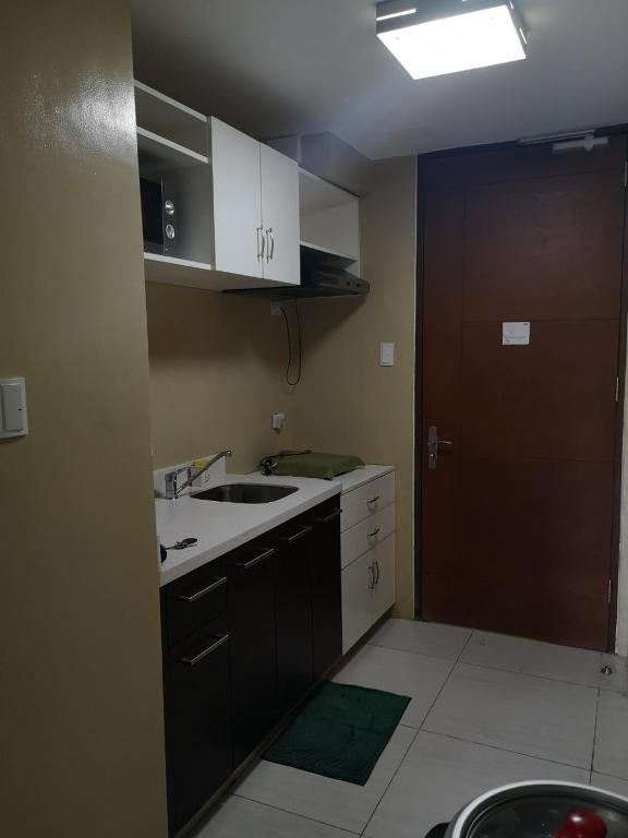 Kuchyň nebo kuchyňský kout v ubytování Pico de Loro Staycation (3 beds- 6 pax)