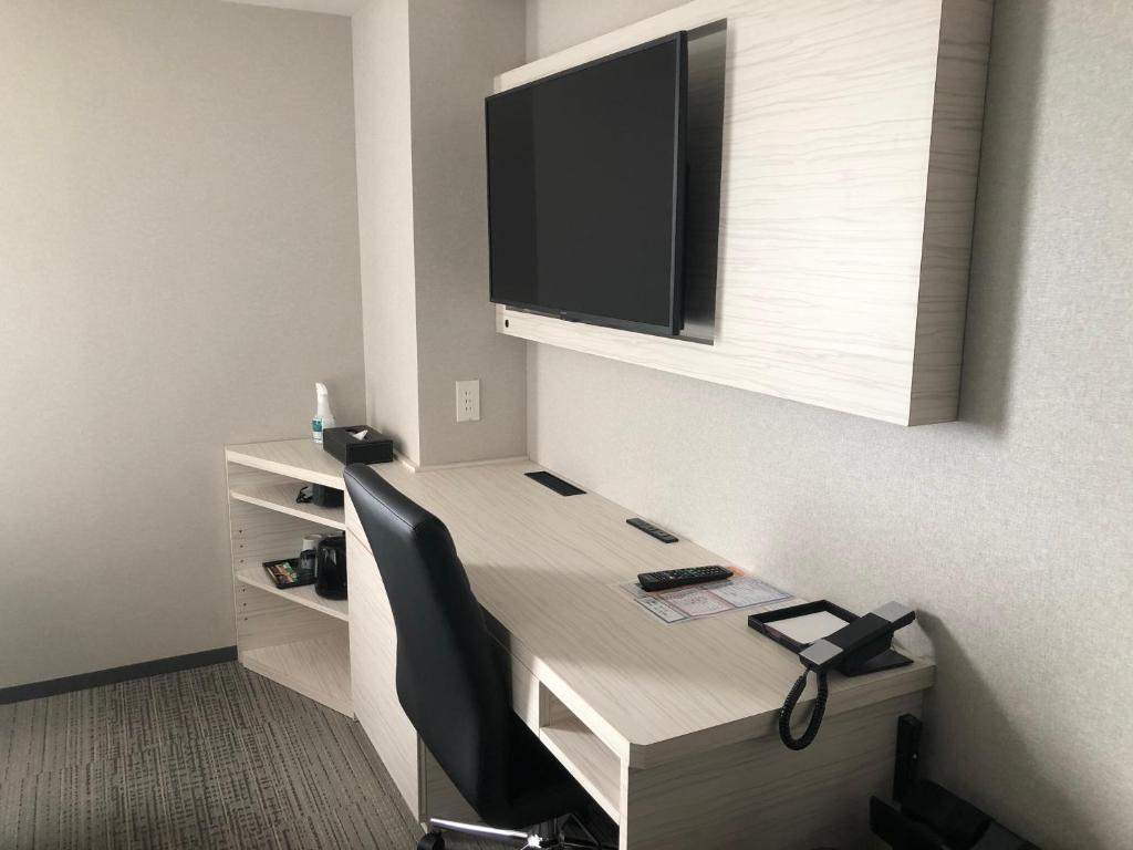 TV a/nebo společenská místnost v ubytování Hotel Emisia Tokyo Tachikawa