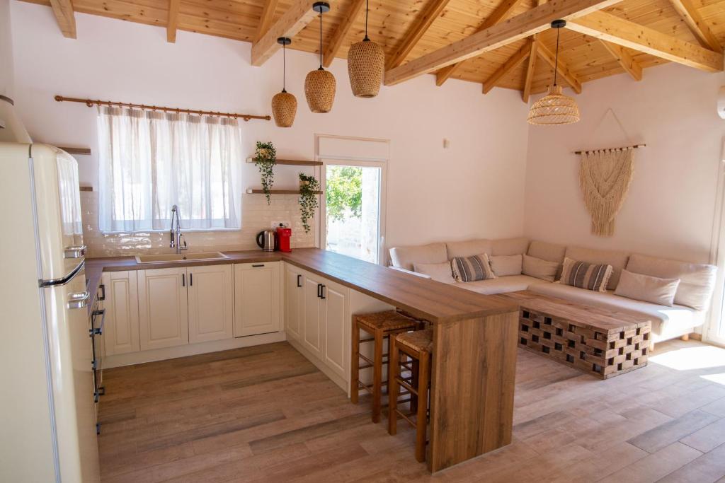 Kép Mani Luxury Villa with Private Pool szállásáról Khalíkia városában a galériában