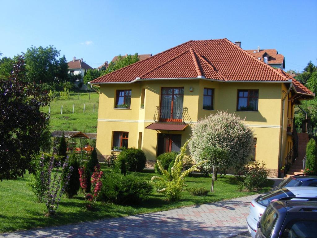 Vonkajšia záhrada v ubytovaní Völgy Apartman