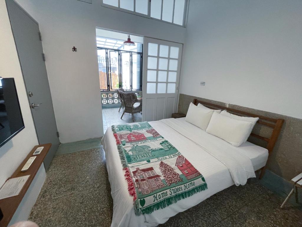 Postel nebo postele na pokoji v ubytování 8 Door老宅民宿