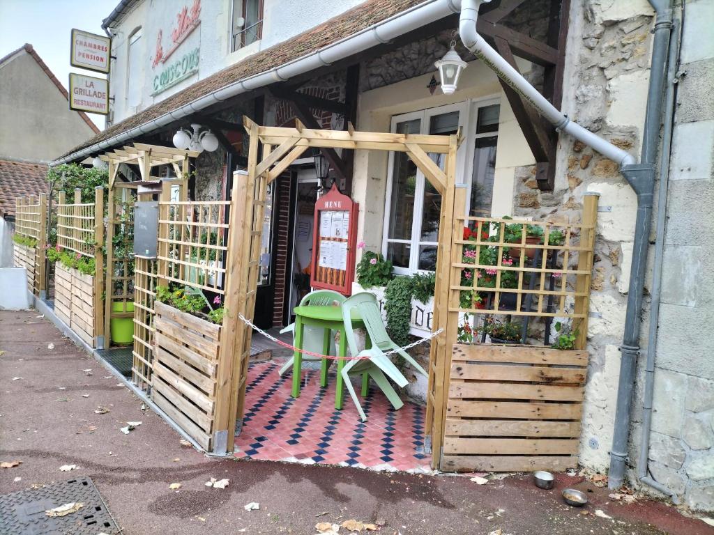 a table and chairs sitting outside of a store at Marie-Claire la grillade in Briare