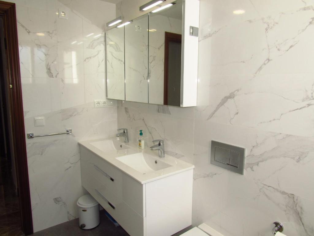 A bathroom at MANANTIAL